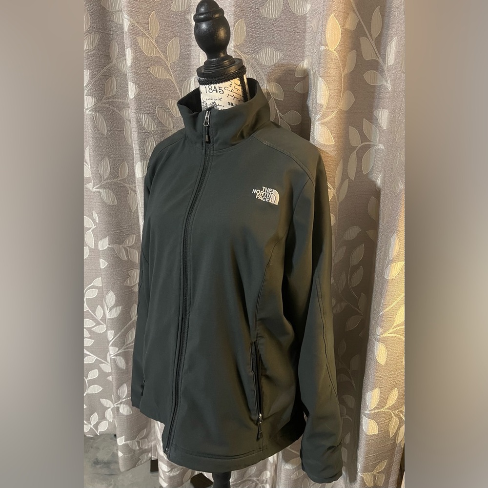 The North Face Women’s Full Zip Fur Lined Jacket - Picture 5 of 10